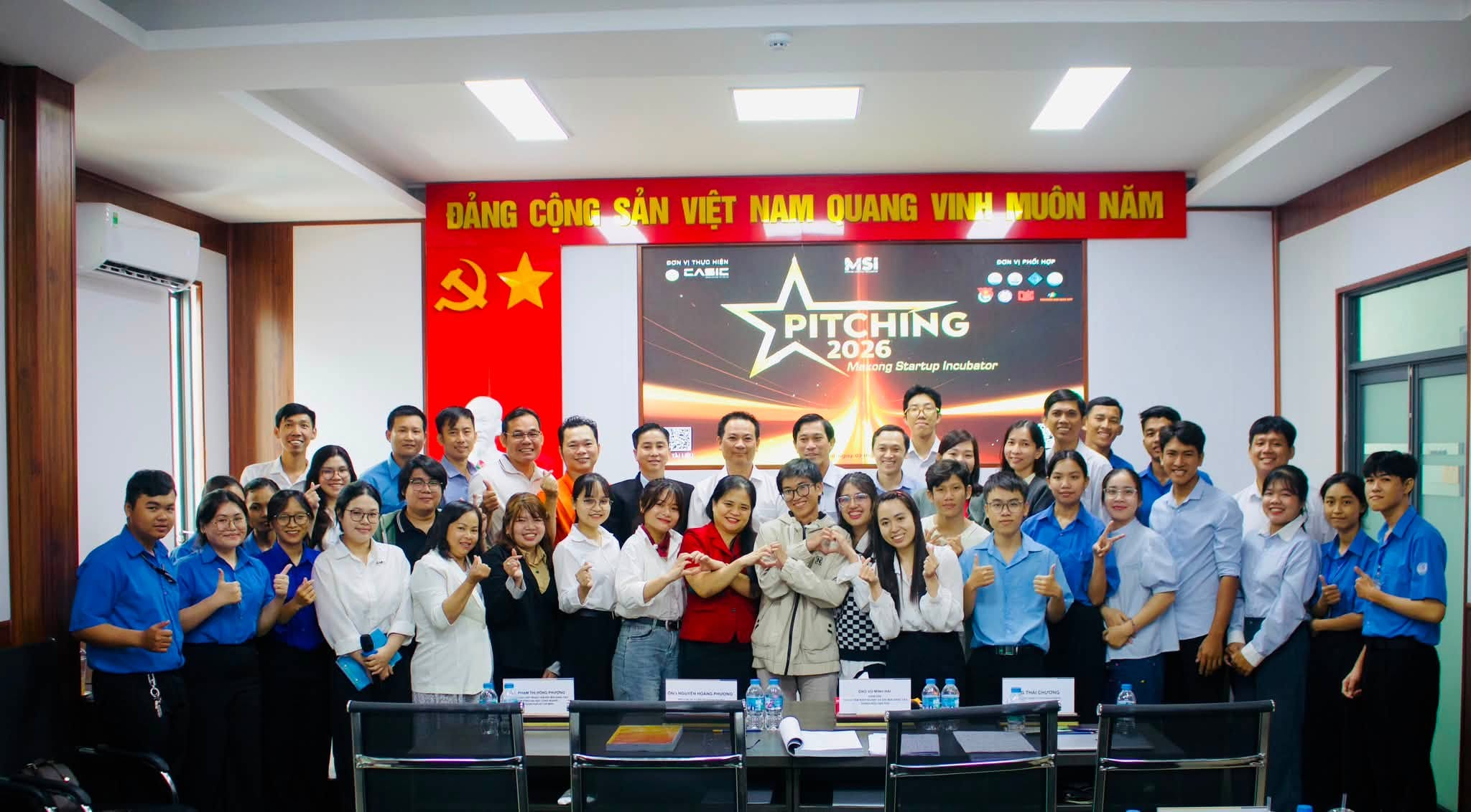 Đặt câu hỏi cho cộng đồng