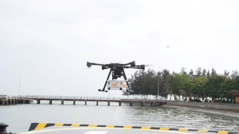 Bưu kiện “bay” qua biển và bước chuyển của bưu chính số